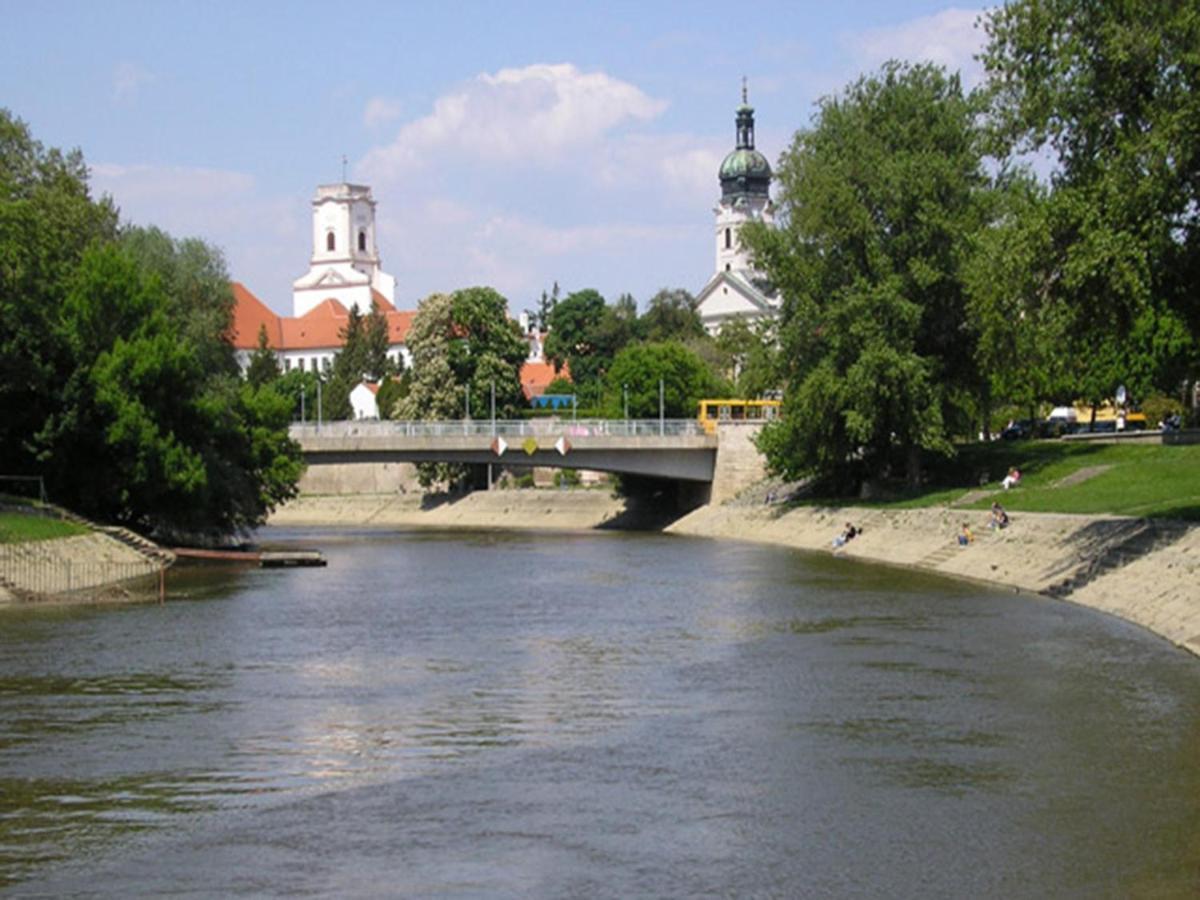 Hostel Maros Gyor Ngoại thất bức ảnh