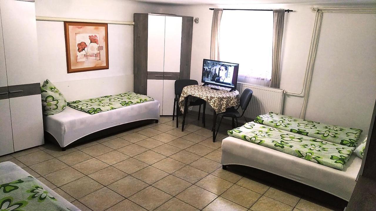 Hostel Maros Gyor Ngoại thất bức ảnh