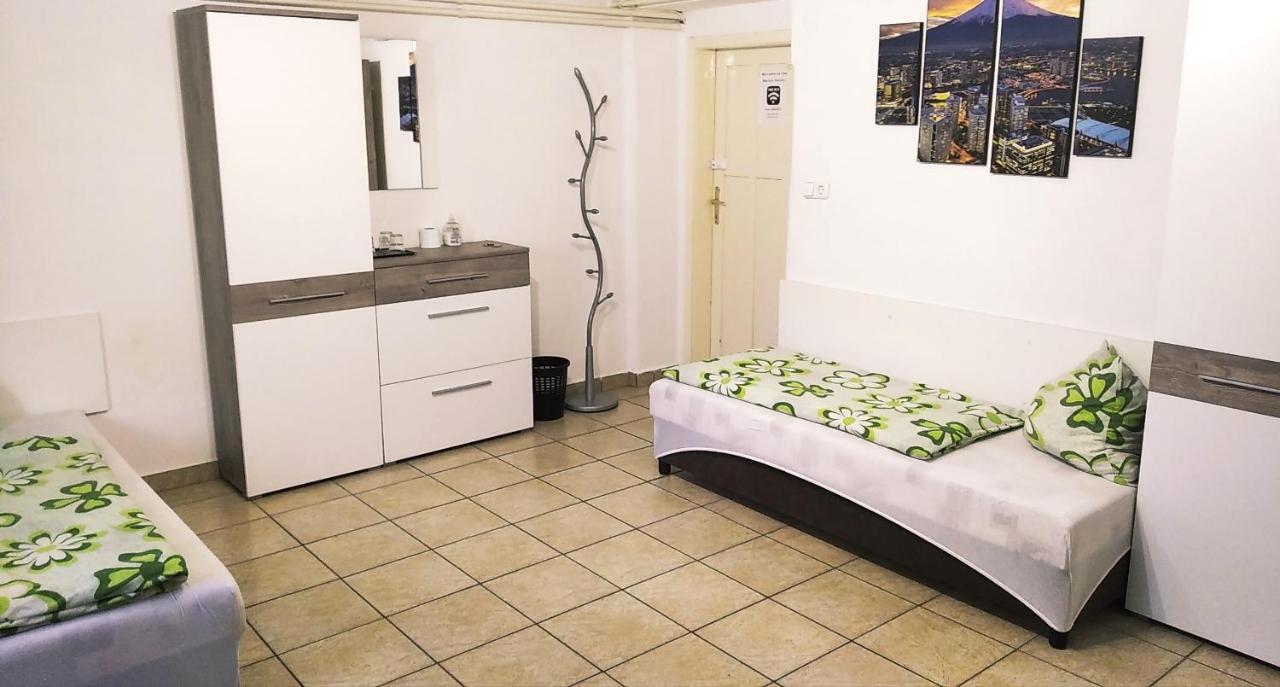 Hostel Maros Gyor Ngoại thất bức ảnh
